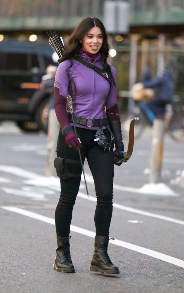 Hawkeye : Kate Bishop en costume et en pleine action dans de nouvelles